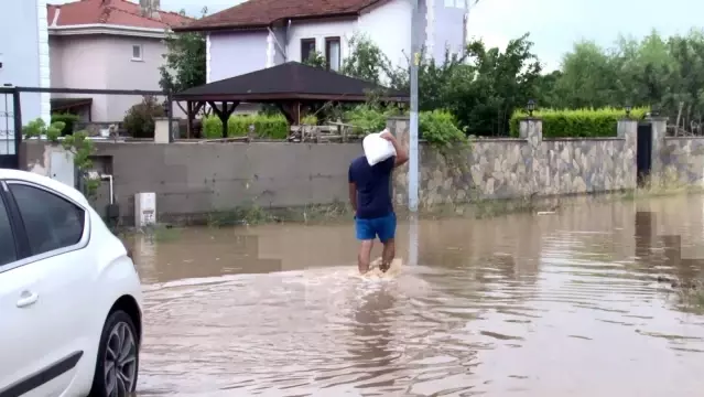 İstanbul'da etkili olan sağanak yağış vatandaşlara zor anlar yaşattı