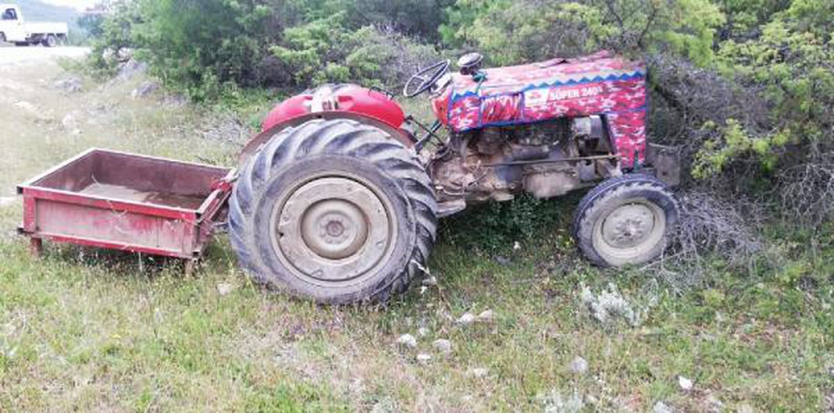 Son dakika haberi... İznik\'te traktör devrildi; 2 ölü, 2 yaralı