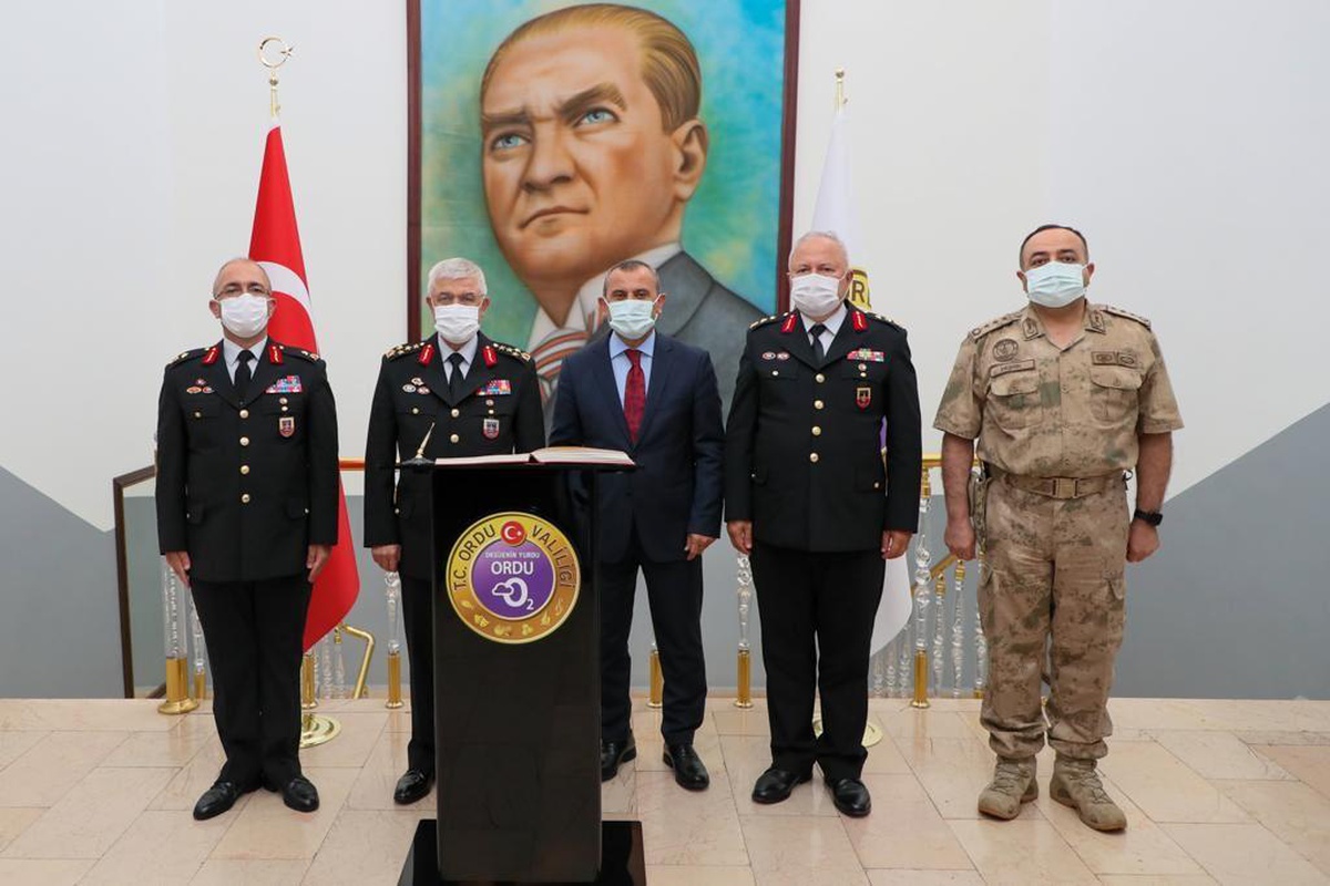 Jandarma Genel Komutanı Orgeneral Çetin, Ordu\'da şehit aileleriyle buluştu