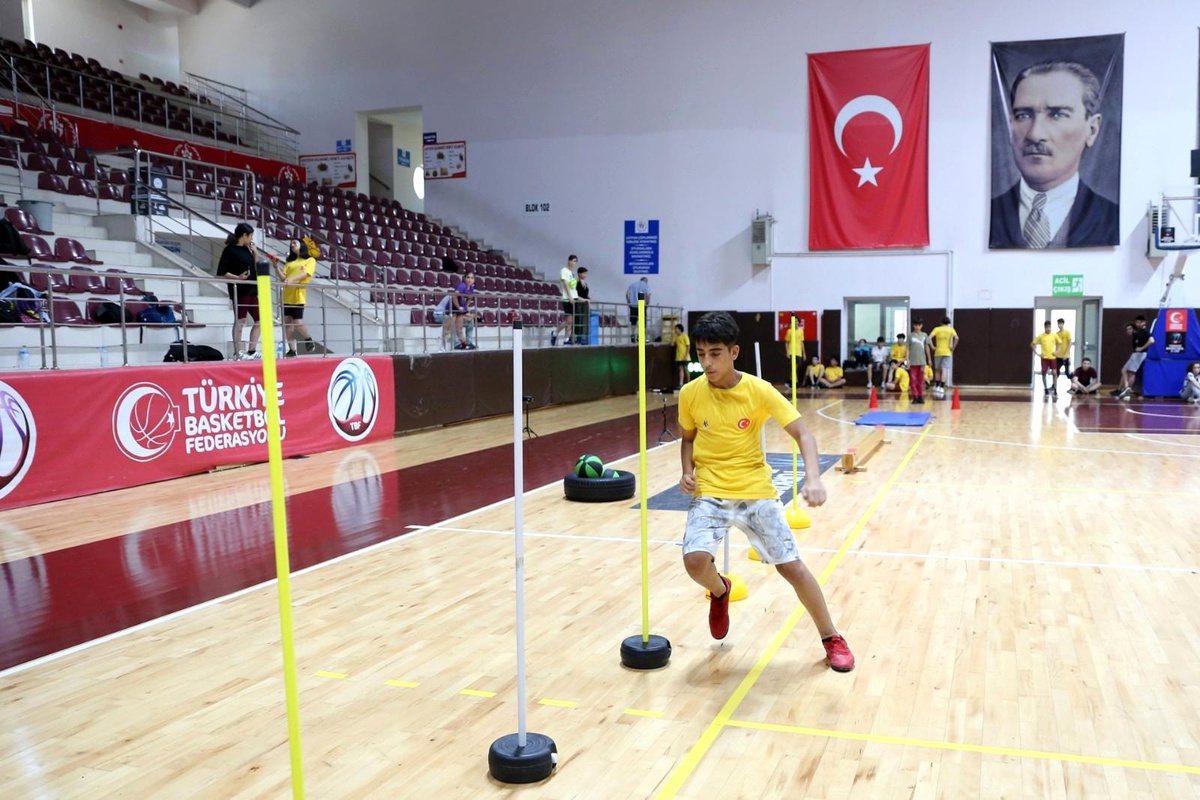 Küçükçekmece Belediyesinden öğrencilere spor liselerine hazırlık kursu