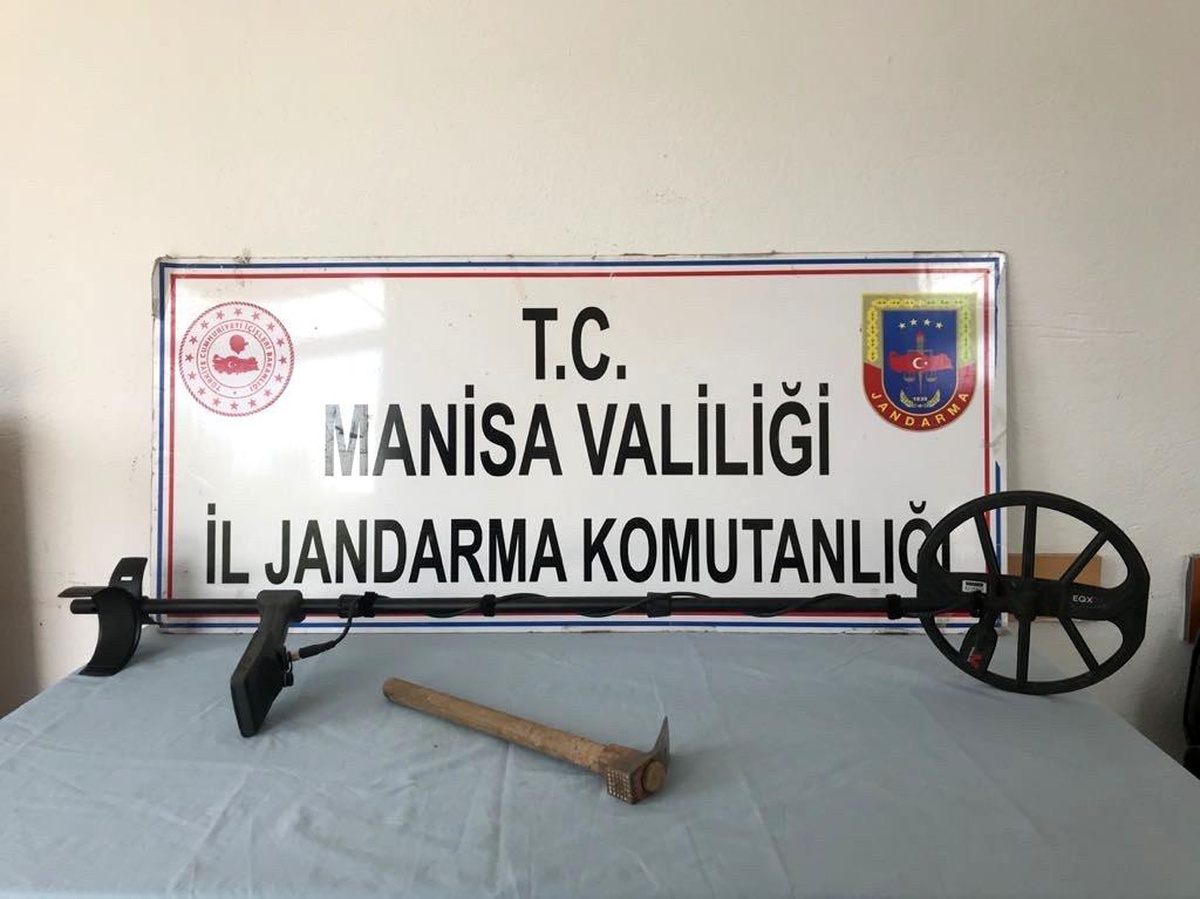 Kula\'da kaçak kazı operasyonu: 1 kişi suçüstü yakalandı