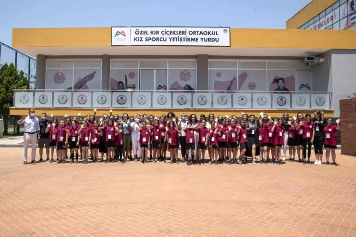 Meral Seçer ve Neptün Soyer \'Kır Çiçekleri\' ile buluştu