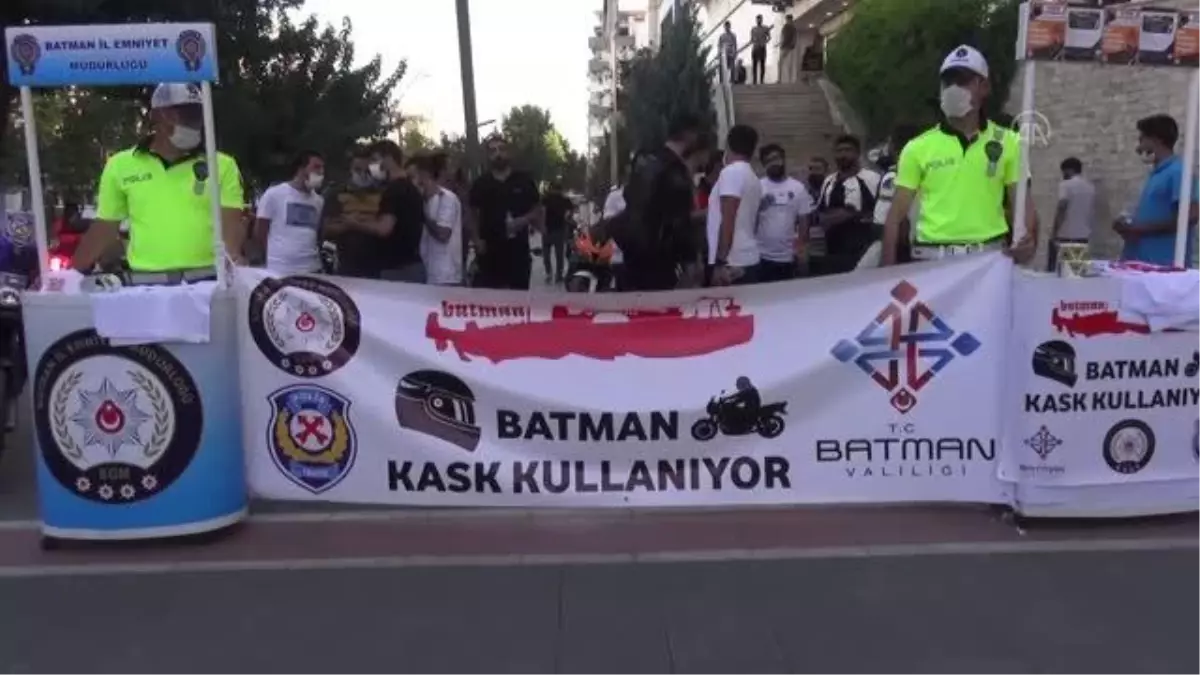 Motosiklet kazalarına dikkati çekmek için kask dağıtıldı