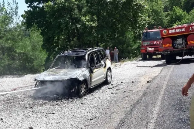 Ormanlık alanda çıkan araç yangını korkuttu