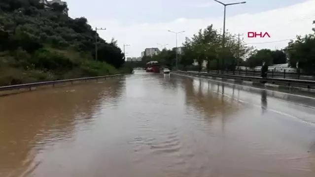 SAĞANAK BURSA-YALOVA KARA YOLUNU GÖLETE ÇEVİRDİ