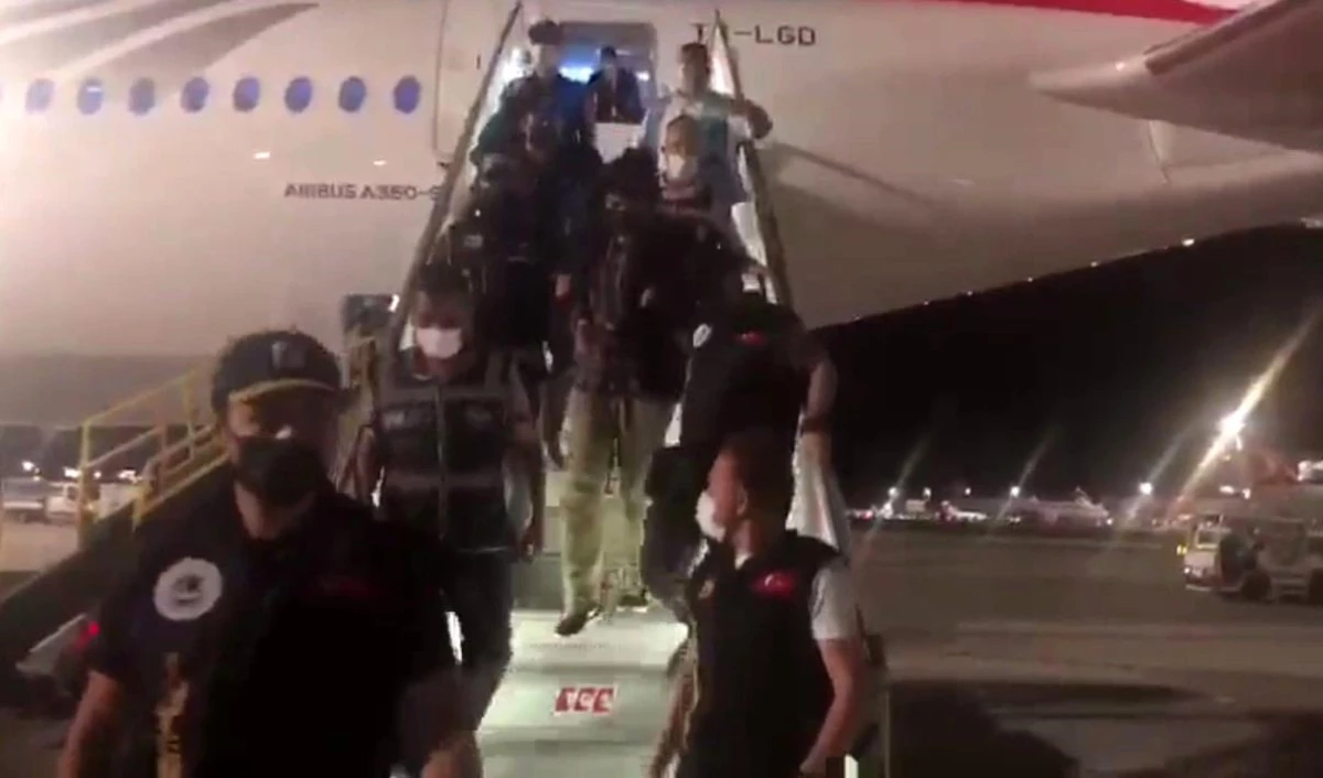 \'Tosuncuk\' lakaplı Mehmet Aydın\'ı taşıyan uçak İstanbul Havalimanı\'na indi
