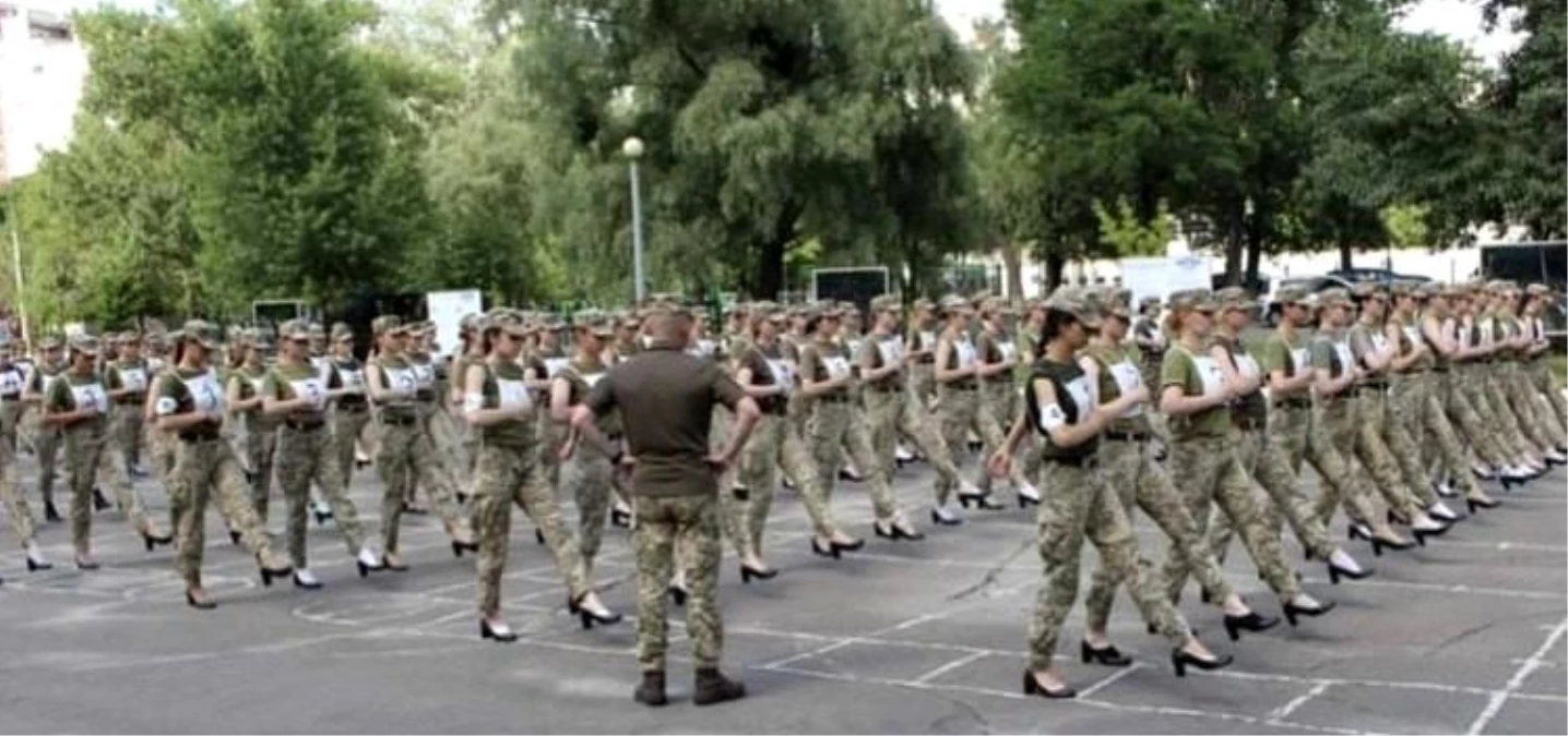 Son dakika! Ukrayna\'da kadın askerlere topuklu ayakkabı giydirilmesine tepki yağdı