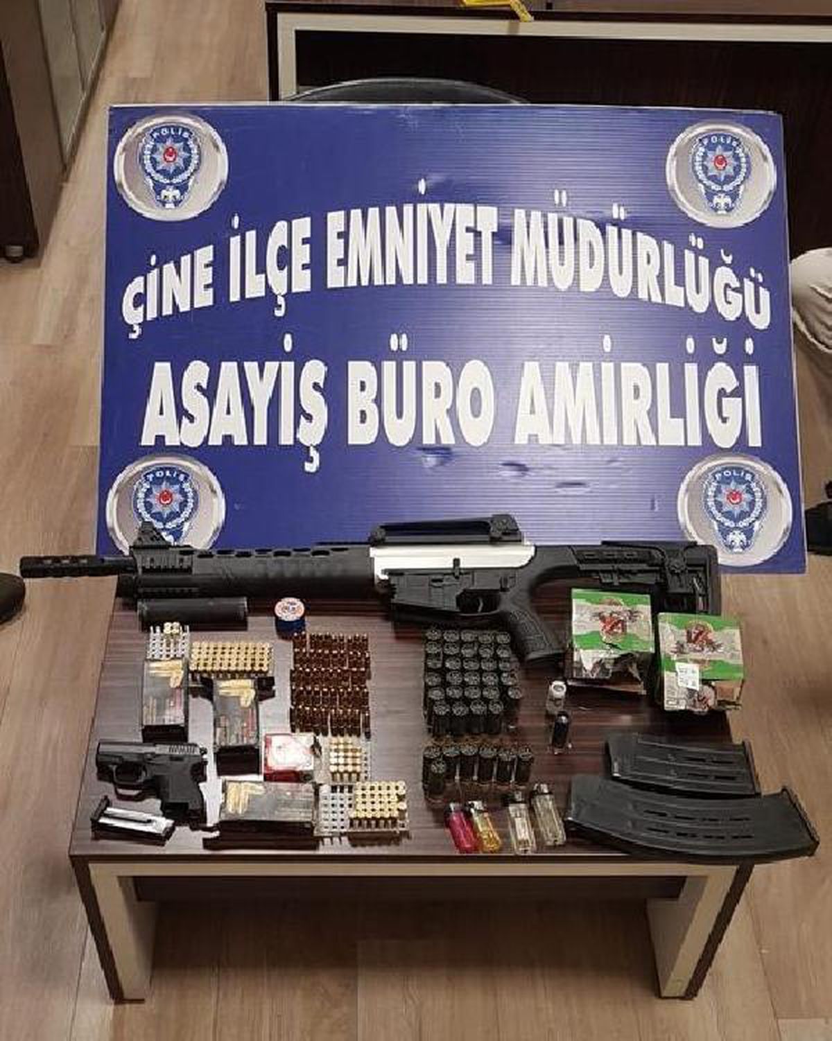 Bahçedeki çuvaldan cephanelik çıktı