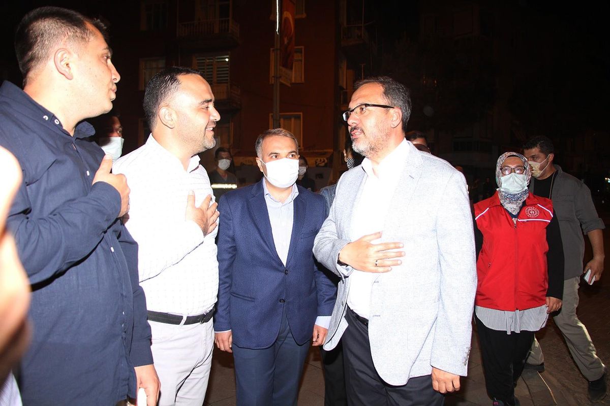Son dakika haber! Bakan Kasapoğlu\'ndan memleketi Kula\'ya gece çıkarması