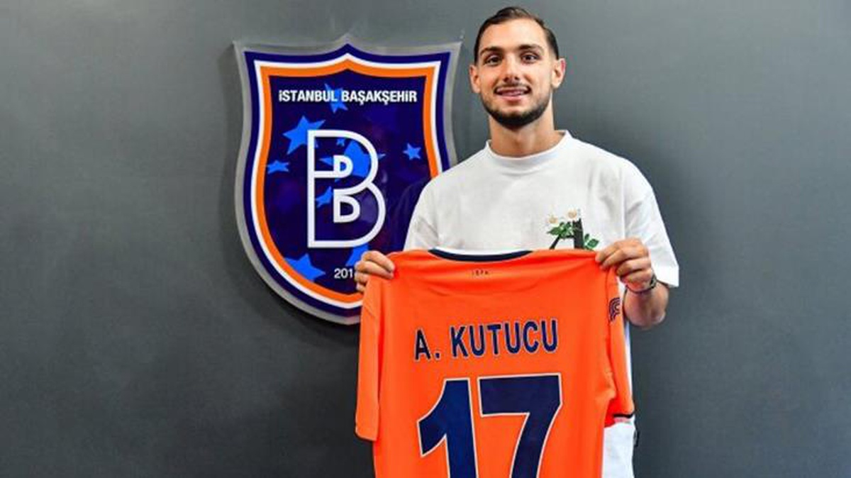 Ahmet Kutucu, Başakşehir'le 4 yıllık sözleşme imzaladı