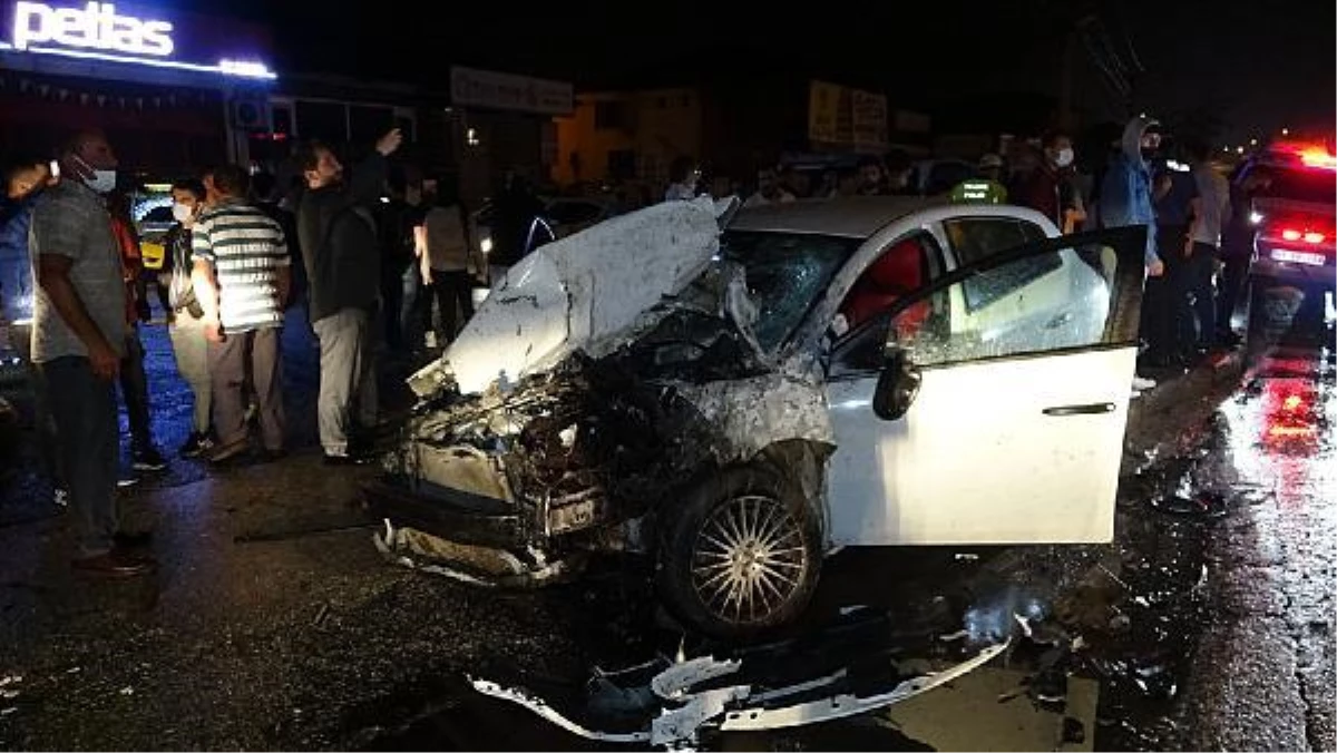 Düzce\'de zincirleme kazada 12 kişi yaralandı; trafik polisi yolu fırçayla süpürdü