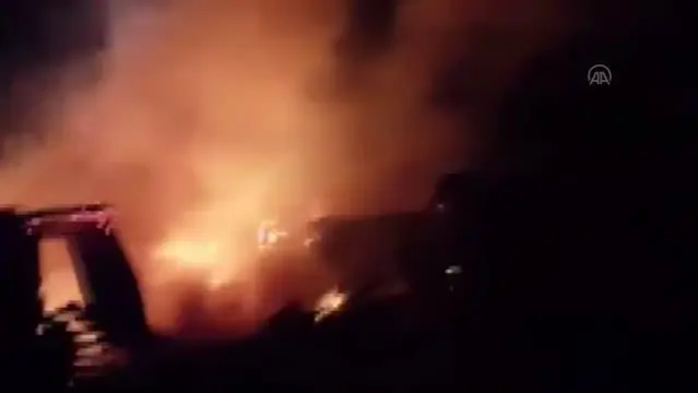 Ev yangınında mutfak tüpü patladı 2 yaralı Son Dakika