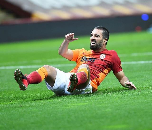 Galatasaray, Emre Akbaba'nın sözleşmesini 2023 yılına kadar uzattı