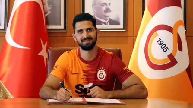 Galatasaray, Emre Akbaba'nın sözleşmesini 2023 yılına kadar uzattı