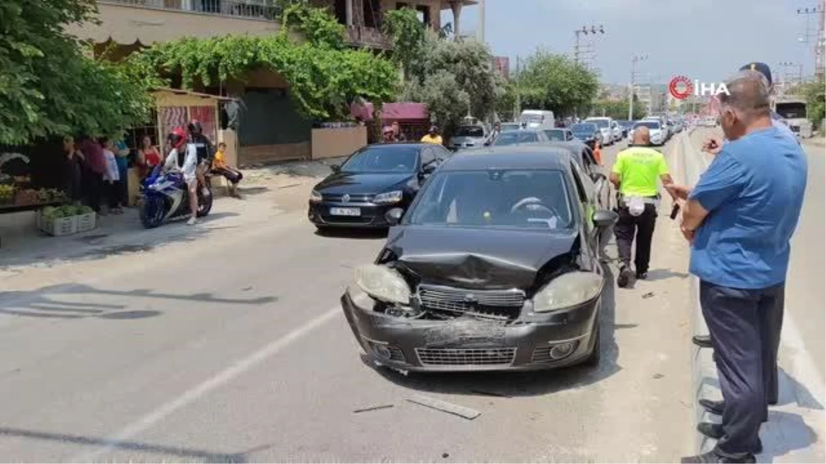 Hatay\'da zincirleme trafik kazası: 4 otomobil birbirine girdi, 1 kişi yaralandı