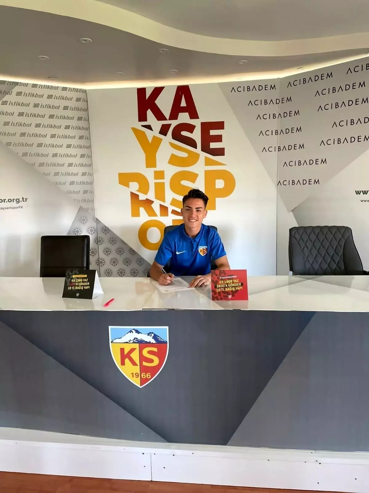 Kayserispor 3 futbolcuyu profesyonel yaptı