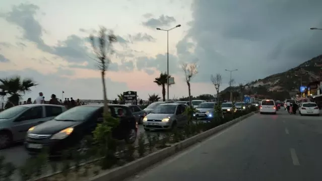 Kısıtlamasız ilk pazar gününde sahile akın ettiler