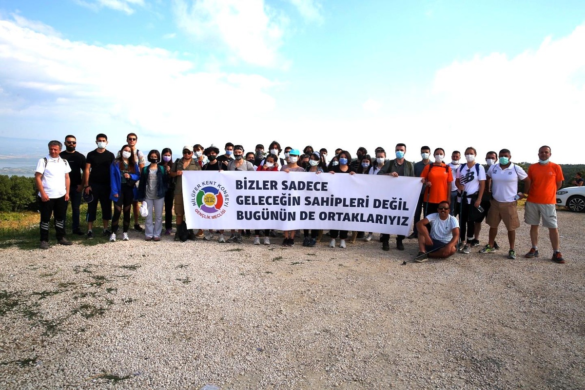 Mysia Yolları\'nda gençlerin keyifli yürüyüşü