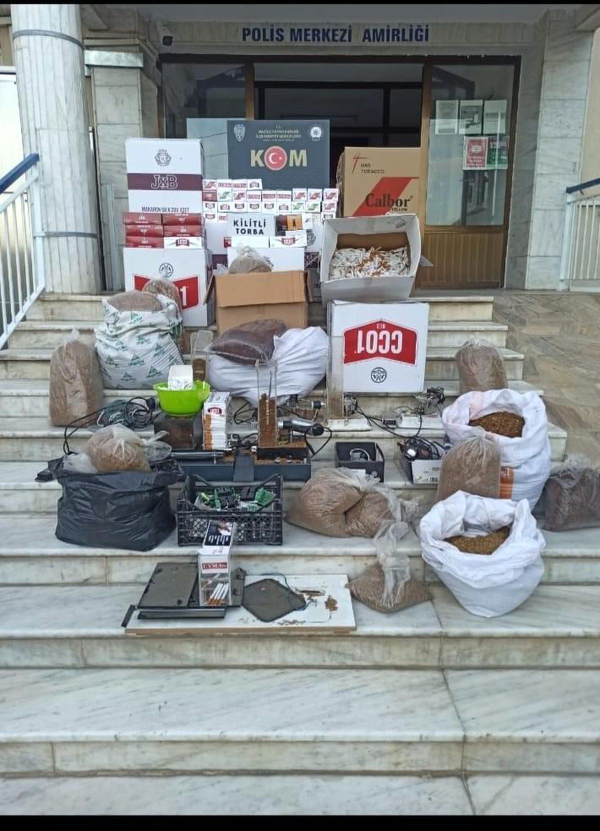 Nazilli ve Bozdoğan\'da kaçakçılık operasyonu