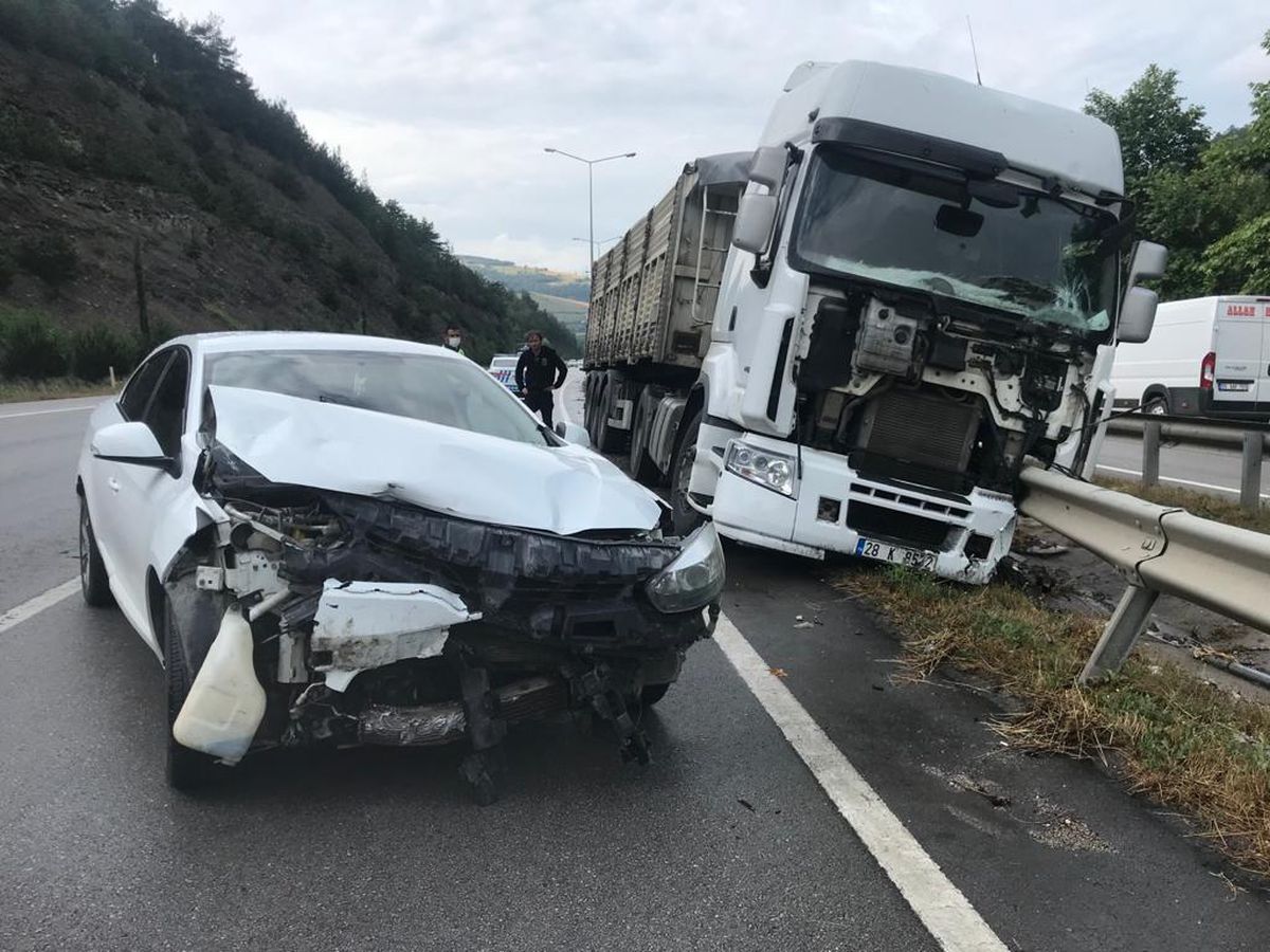 Samsun\'da tır ile çarpışan otomobildeki çocuk yaralandı
