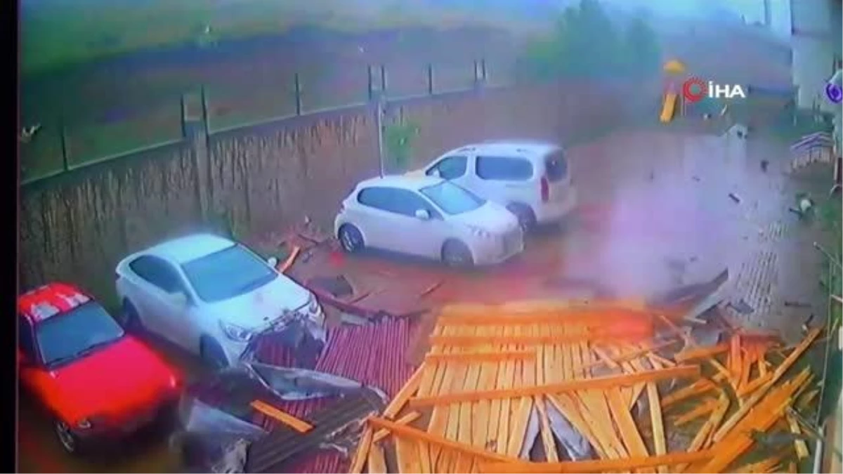 Yozgat\'ta şiddetli fırtına çatıyı uçurdu o anlar güvenlik kamerasına yansıdı