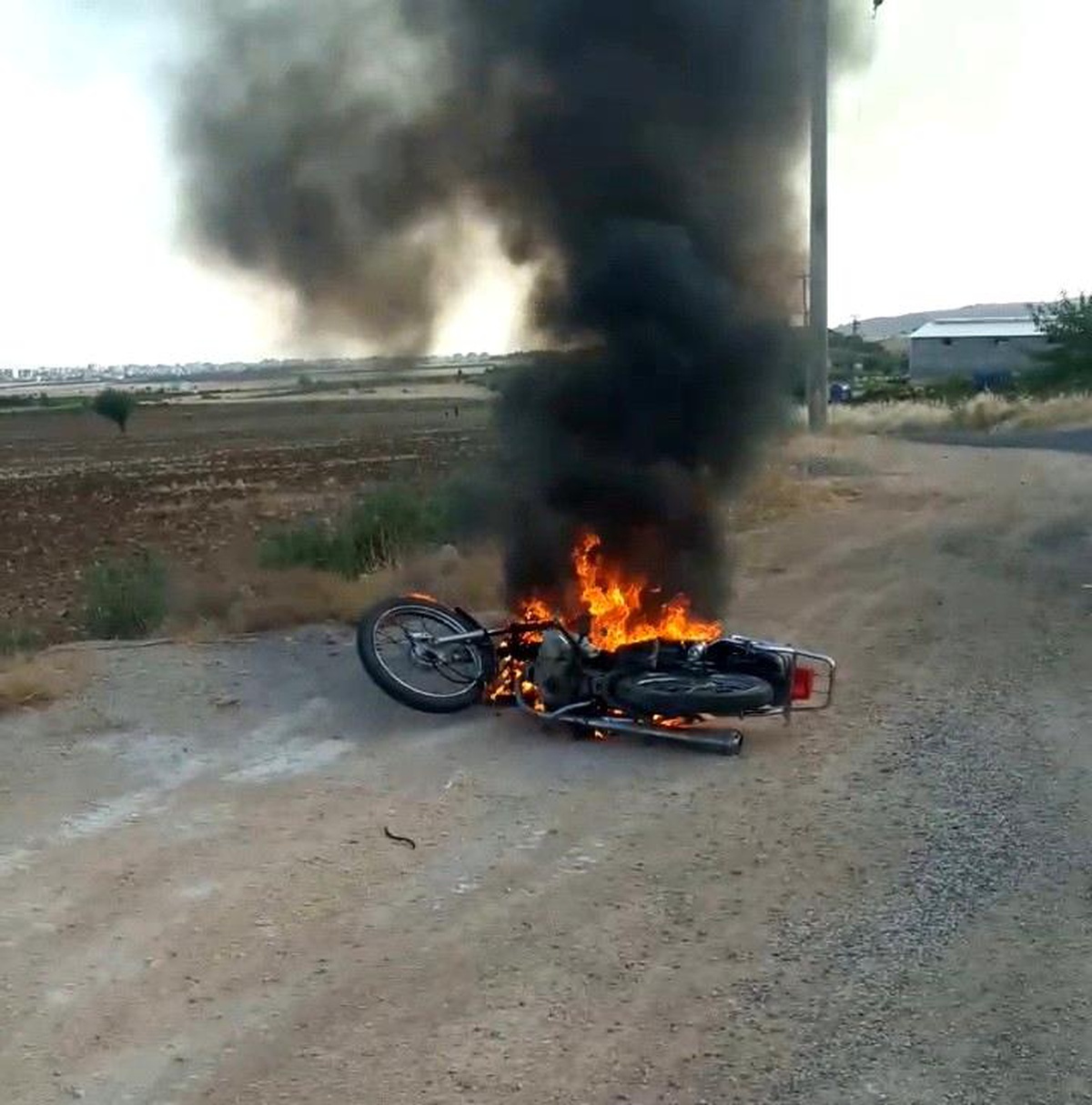 144 TL cezaya kızıp motorunu ateşe verdi