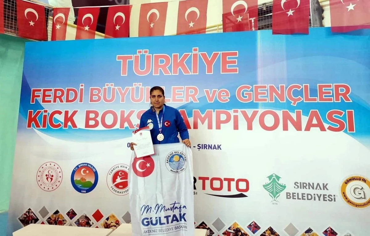 Akdeniz Belediyesporlu milli boksör Gülizar Kara, Dünya Şampiyonasına katılacak