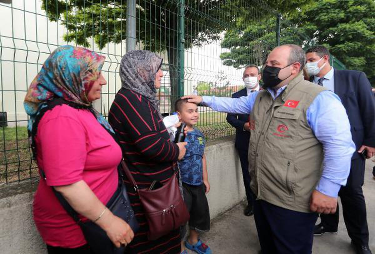 Bakan Varank, Kapıkule\'de gurbetçilerle bir araya geldi