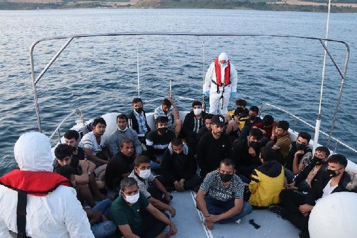 Çanakkale\'de 25 kaçak göçmen yakalandı; 43 göçmen de kurtarıldı