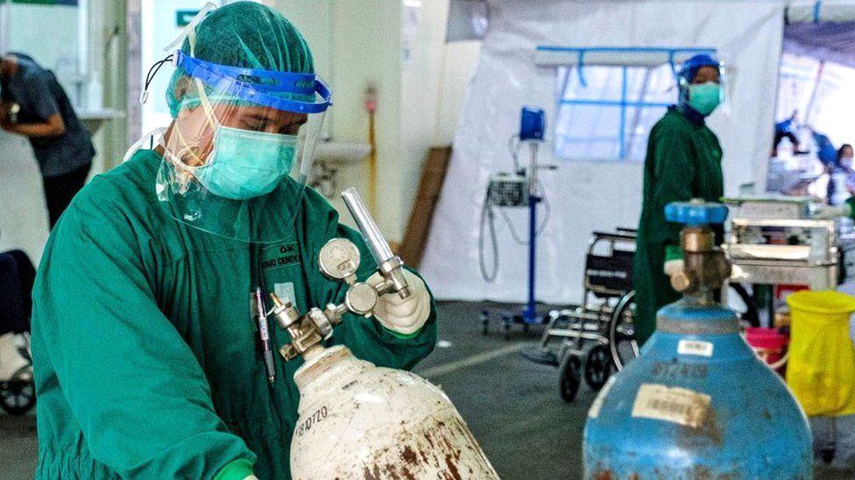 Covid-19: Endonezya\'da artan vakalar nedeniyle hastanelerde oksijen sıkıntısı yaşanıyor