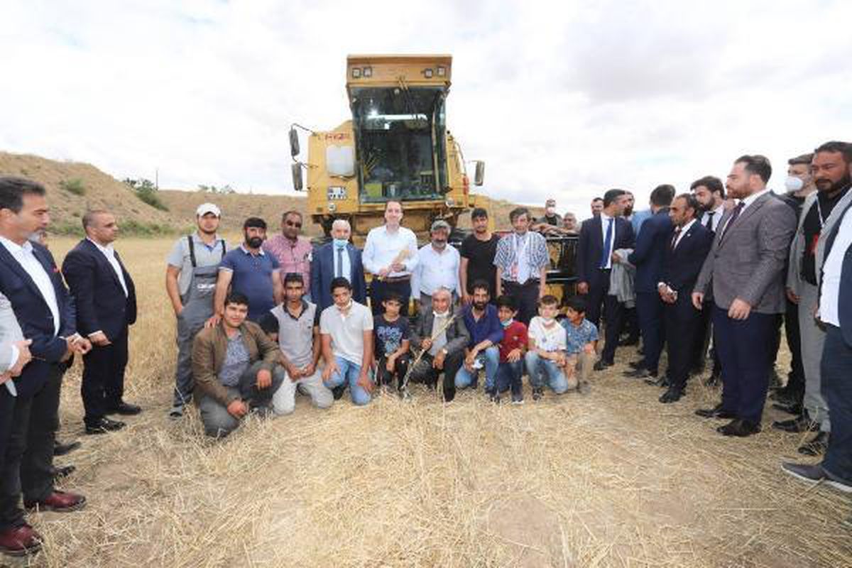 Son dakika haberleri... Fatih Erbakan: Bu şartlarda üretim yapan çiftçiye madalya takılmalı