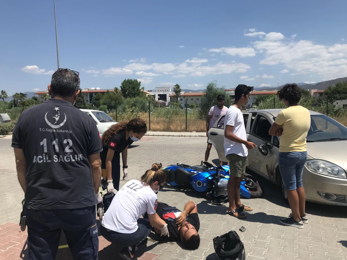 Fethiye\'de otomobille çarpışan motosikletli yaralandı