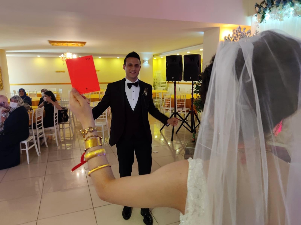 Gelin, damadı bekarlıktan ihraç etti