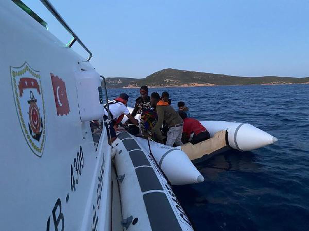 İzmir\'de 81 kaçak göçmen kurtarıldı