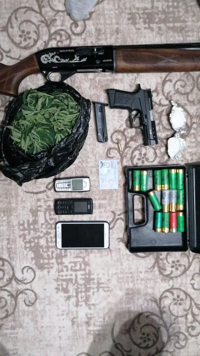 Suç örgütüne helikopter destekli şafak operasyonu: 19 gözaltı