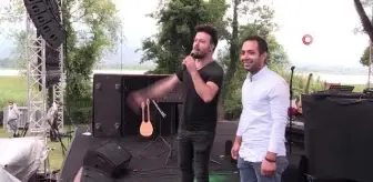 Konserde sürpriz evlilik teklifi