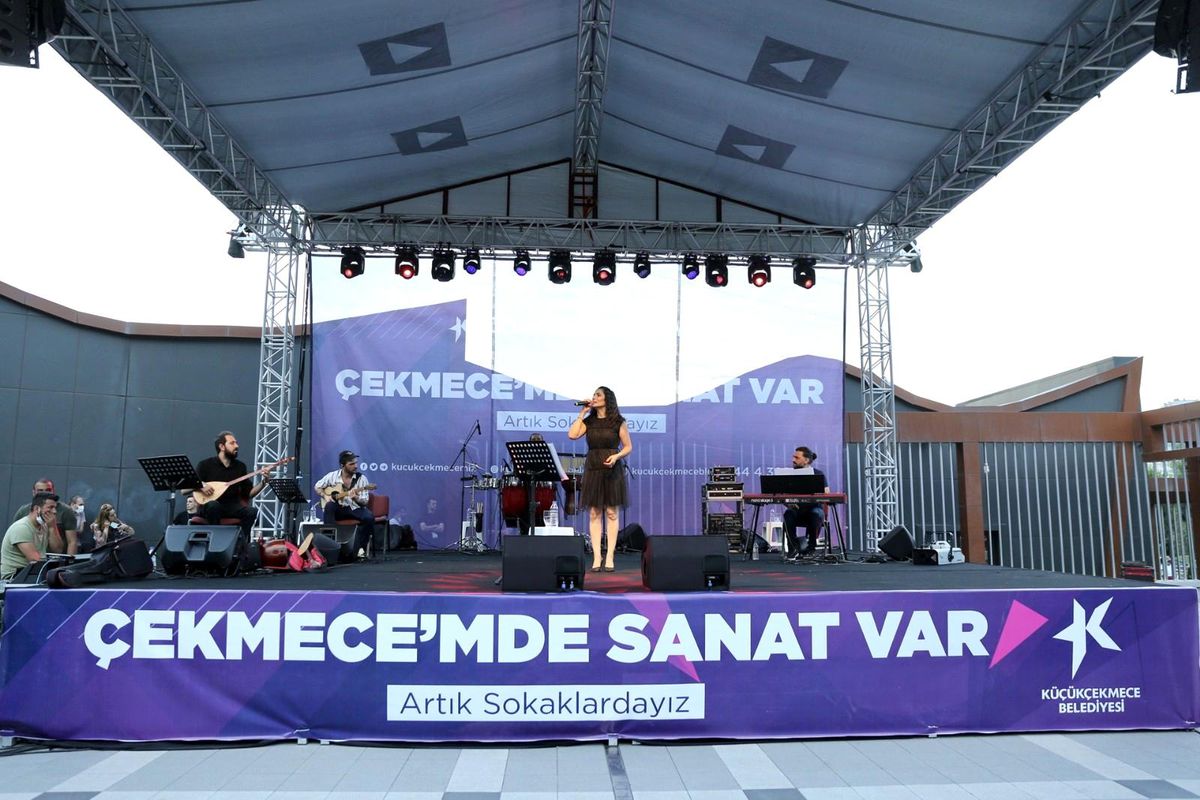 Küçükçekmece\'de Zeynep Bakşi Karatağ\'tan müzik ziyafeti