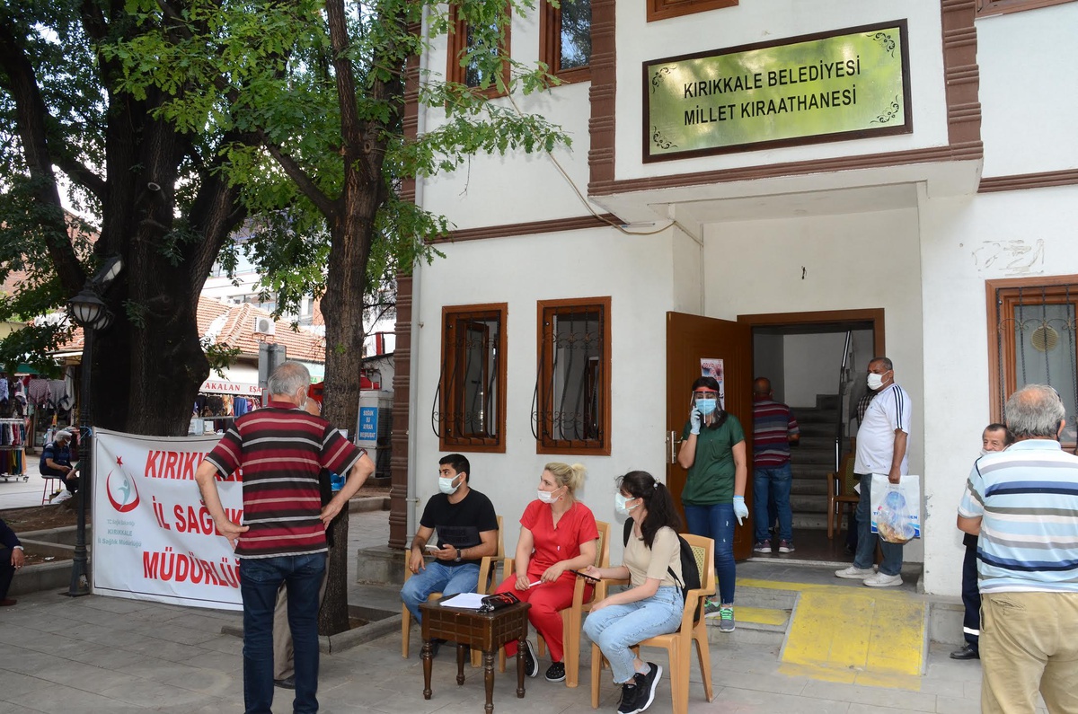 Millet Kıraathanesinde Covid-19 aşısı uygulandı