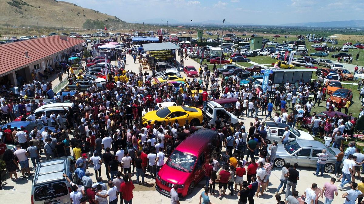 Modifiye tutkunları Salihli\'de buluştu