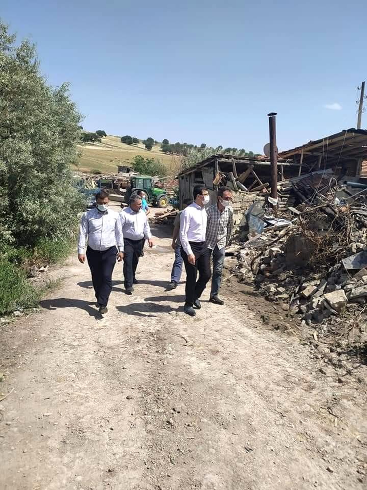 Müftü Demiral\'dan evi yanan ailelere ziyaret