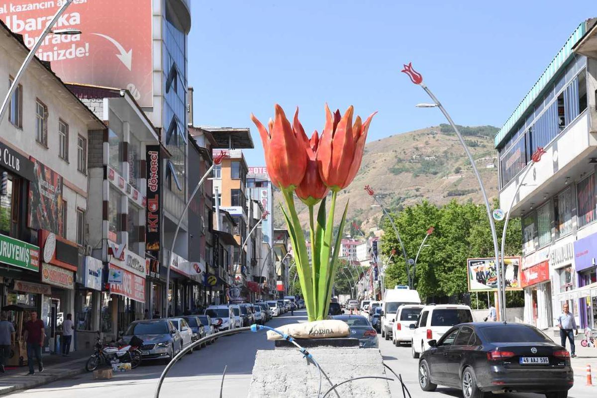 Muş Belediyesi cadde yenileme çalışmalarını sürdürüyor