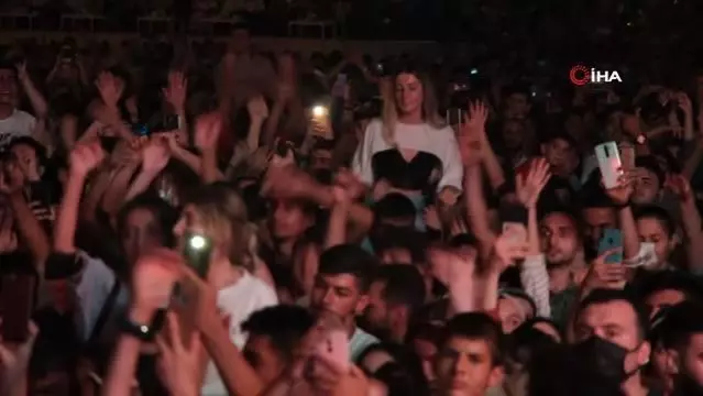 Mustafa Ceceli pandemi sonrası ilk konserini Hatay'da verdi Mustafa Ceceli pandemi sonrası ilk konserini Hatay'da verdi