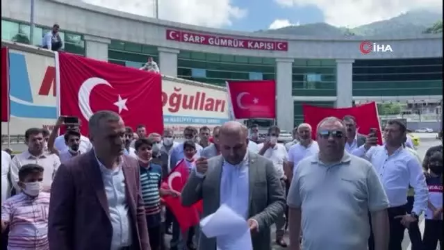 Nakliye şirketleri ve tır sürücüleri Sarp Sınır Kapısında eylem yaptı Nakliye şirketleri ve tır sürücüleri Sarp Sınır Kapısında eylem yaptı
