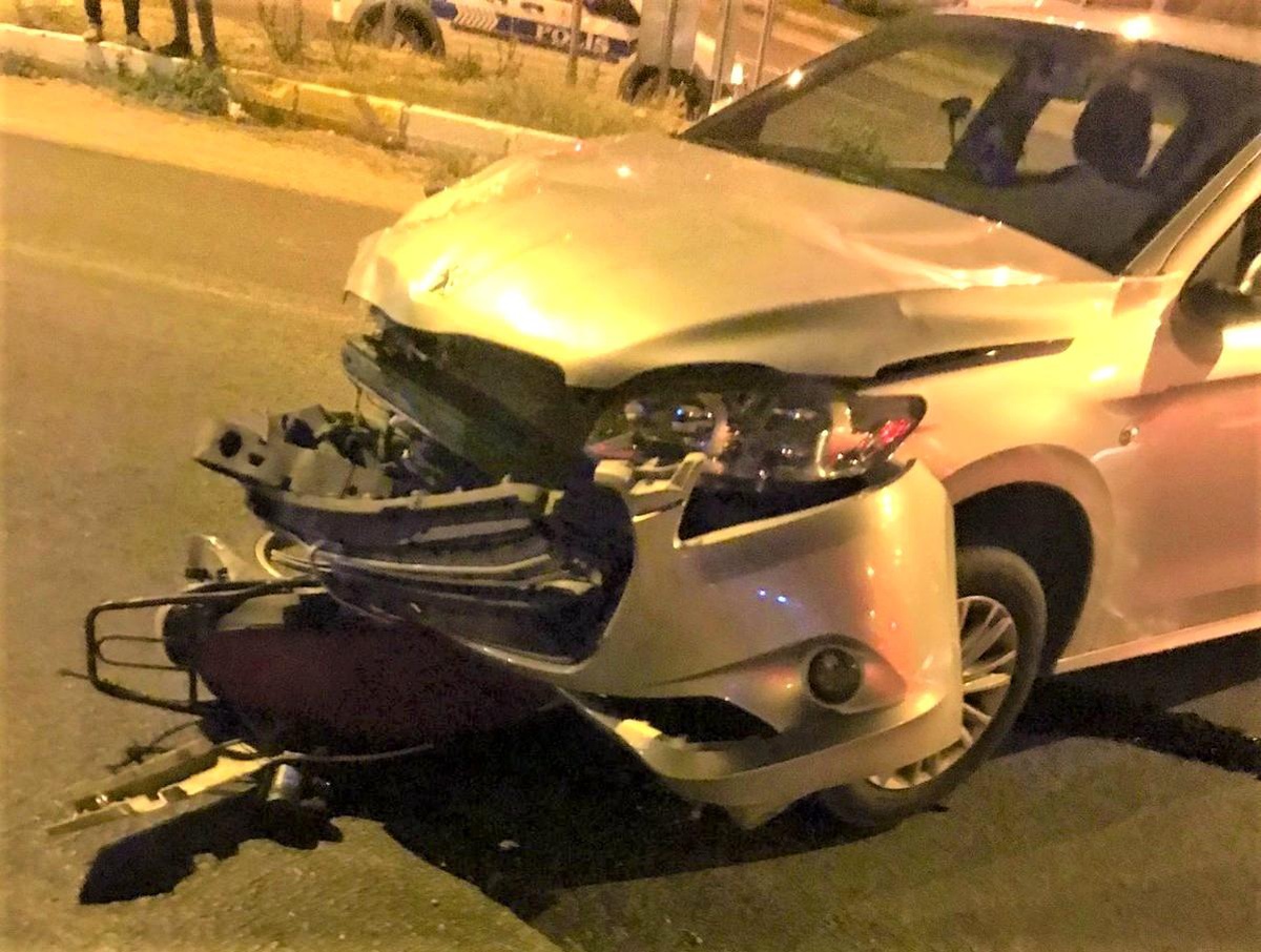 Otomobil motosikletle çarpıştı: 2 ağır yaralı