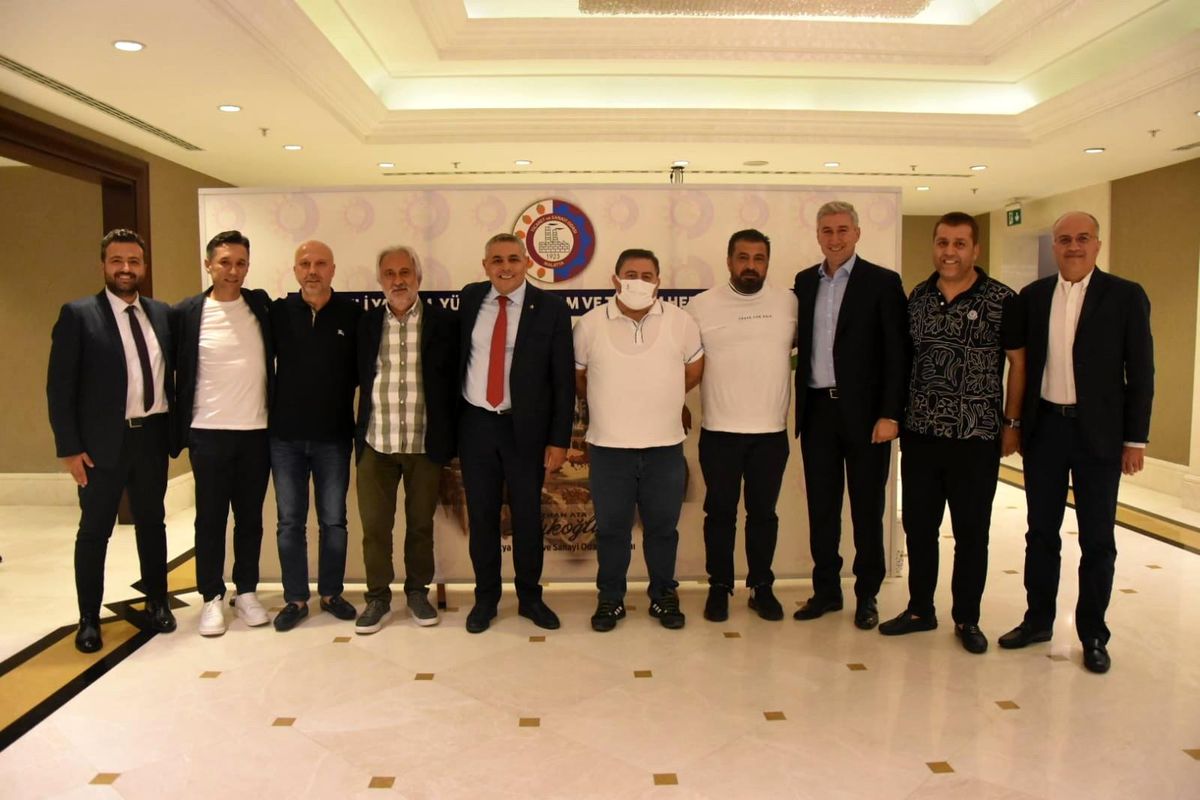 Sadıkoğlu, İstanbul\'da Malatyalı iş insanlarıyla bir araya geldi