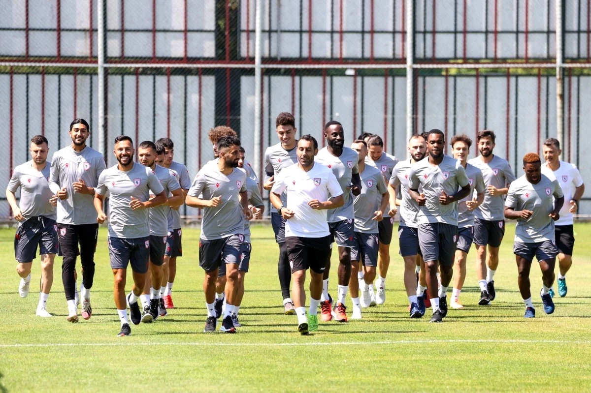 Samsunspor\'da 16 futbolcu ayrıldı, 12 futbolcu transfer edildi