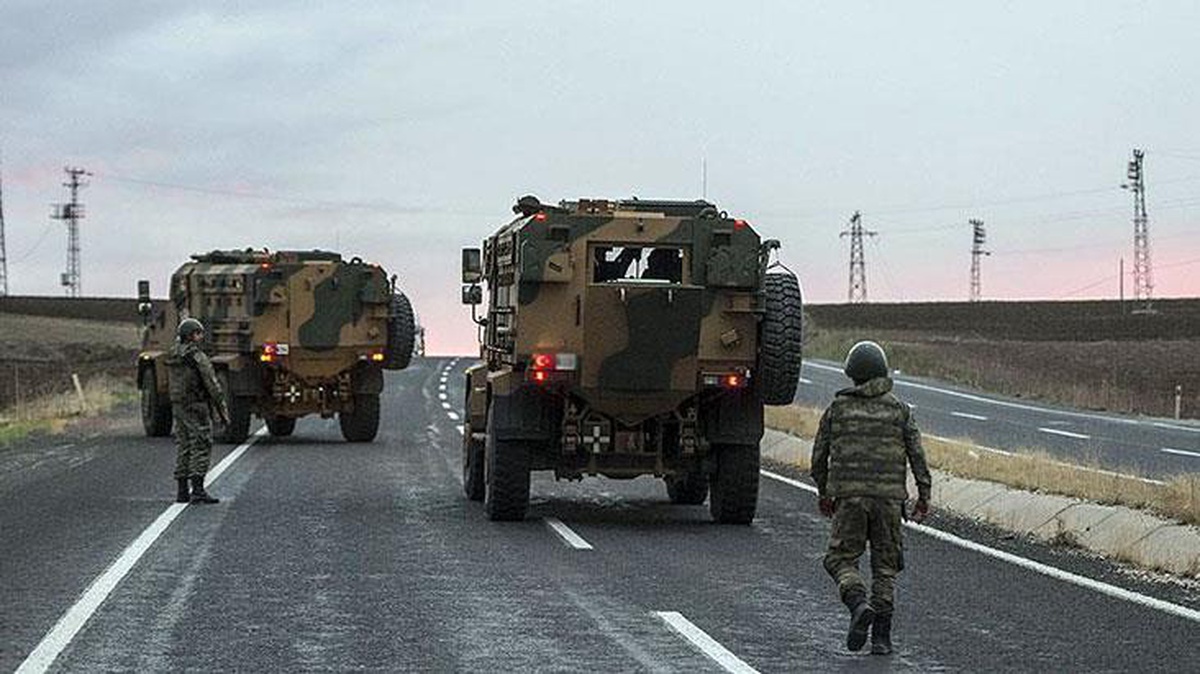Siirt\'te intikam operasyonu! Askeri aracın geçişi sırasında patlama oldu