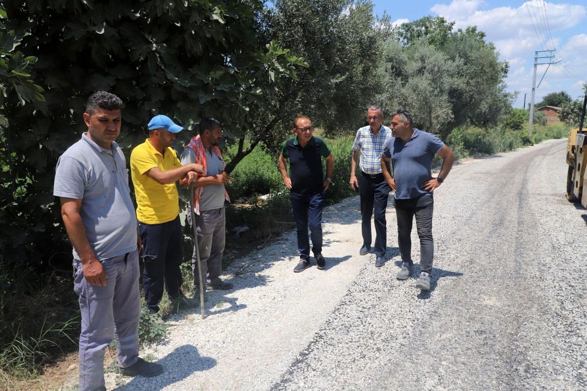 Turgutlu Belediyesi aşırı sıcaklara rağmen sahada çalışmalarını sürdürüyor