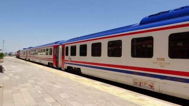 Yeniden başlayan tren seferleri vatandaşı sevindirdi Yeniden başlayan tren seferleri vatandaşı sevindirdi
