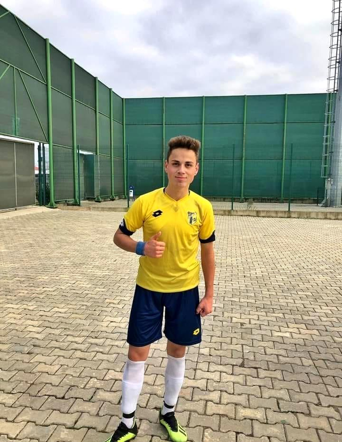 18 yaşındaki genç futbolcu denizde boğularak can verdi